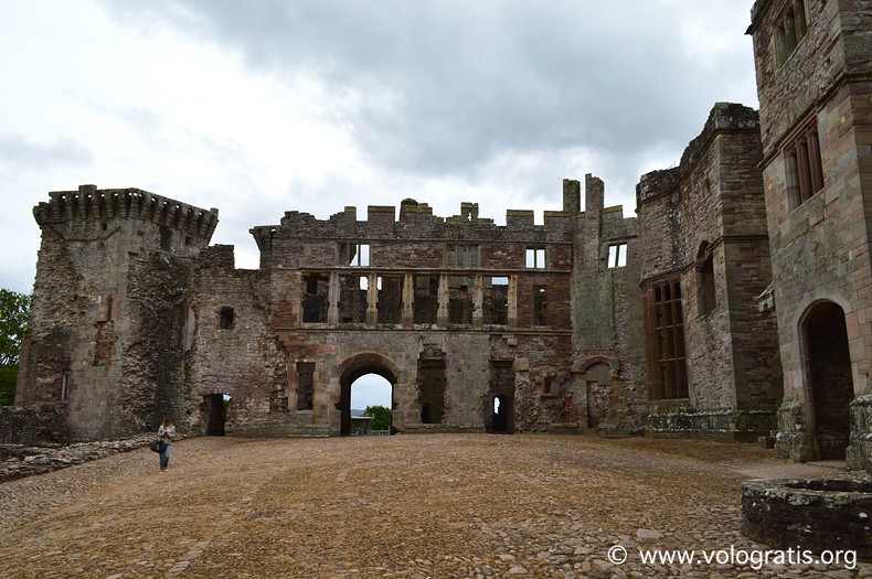 raglan castle galles (1)
